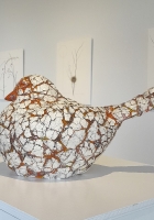 ”Alkulintu” Keramiikka, 2023. Koko n. 40 x 25 cm.